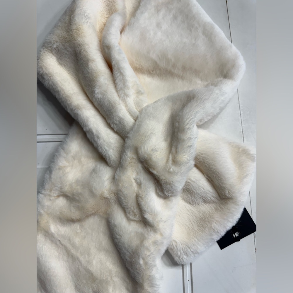 NWT Apparis Bambi Faux Fur Scarf Ivory White Multiway Wear 46x8 - Picture 3 of 5